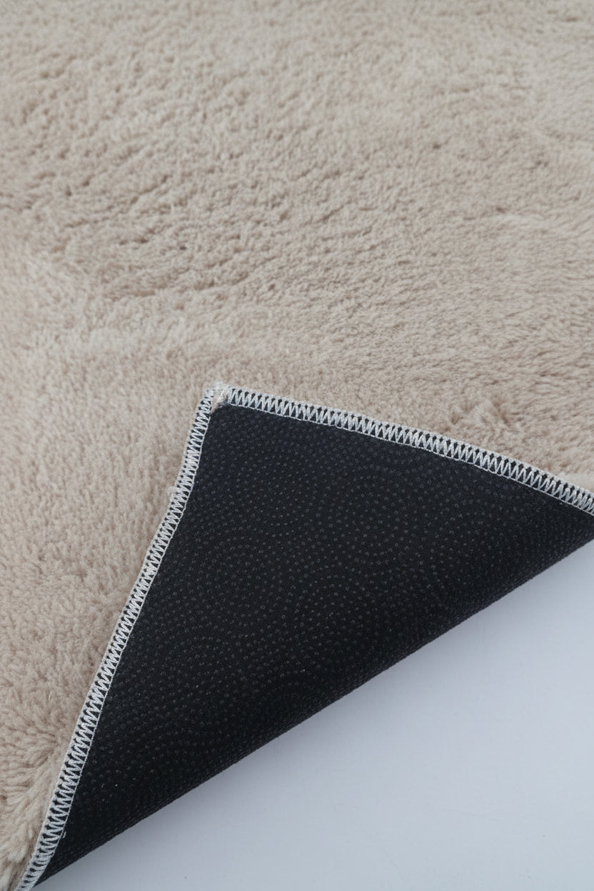 Tepih Aksu Royal Bezhë – Qilim i Butë Anti-Slip Premium për Sallon dhe Dhomë Gjumi